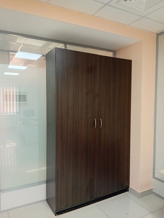 Шкаф для офиса или дома