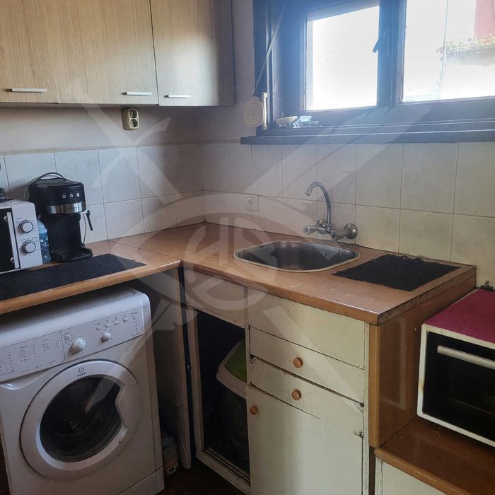 Продава се Къща в Карнобат - 85 кв.м за 942 €/кв.м - Снимка #2