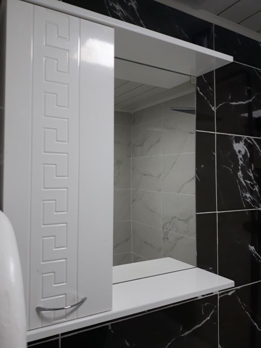 Раковину с подвесным зеркалом