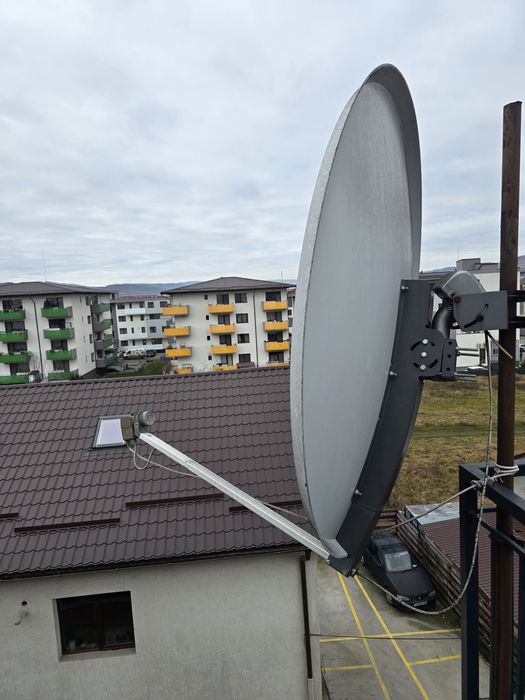 Antena offset pentru recepție satelit TV gratis