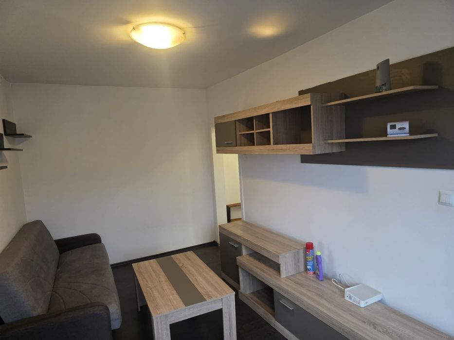 Închiriez apartament cu 3 camere, în Tătărași