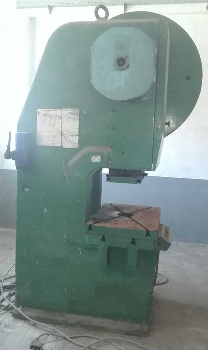 Ексцентър преси 25,63,100 работещи и на части;пресножици;радиално-пробивни машини;абкант;чук 250;тръбоогъваща машина;хидравлични преси;мостови кранове