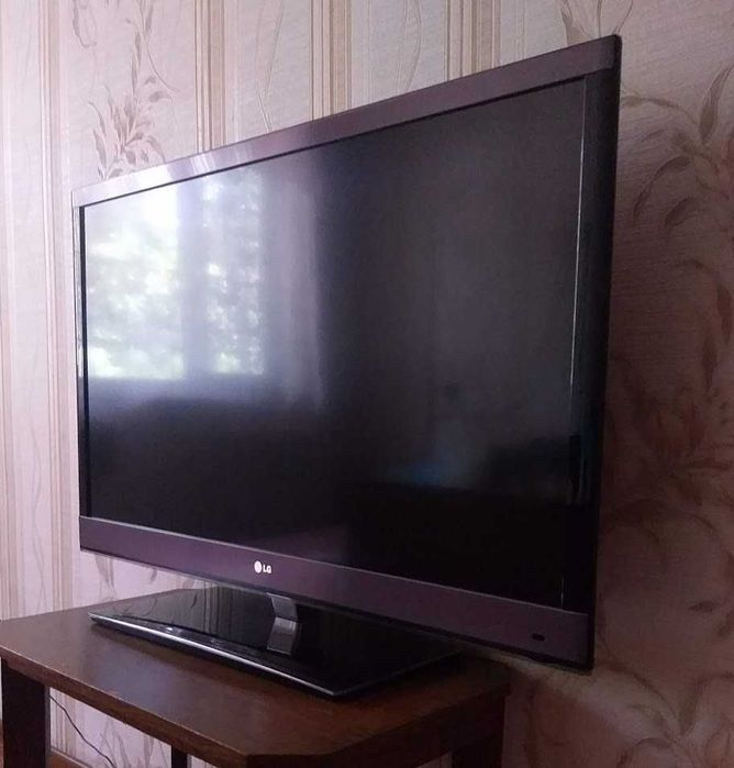 LG телевизор  продам большой