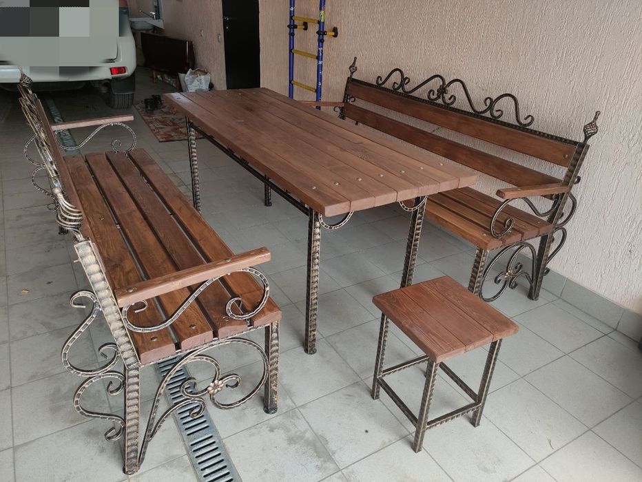 Стол и скамейки для сада