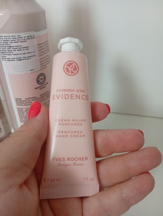 Set Evidence : 100 ml! Apa de parfum + Lapte pt corp + Gel de dus+ crema pt maini Evidence; Yves Rocher