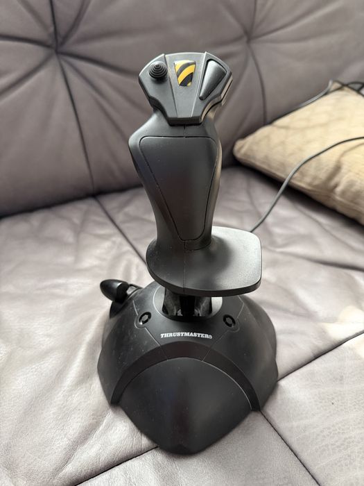Joystick Thrustmaster USB pentru PC