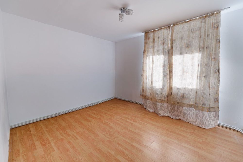 Apartament 3 camere 76 mp+pivniță mare | Parter | Zona Spital | Aiud