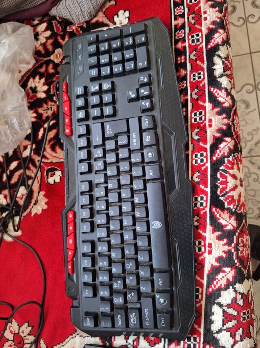 2 Tastaturi gaming cu lumini