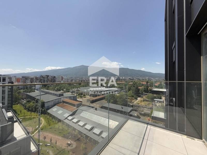 Панорамен тристаен апартамент с гледка към Витоша и града в кв. Красно