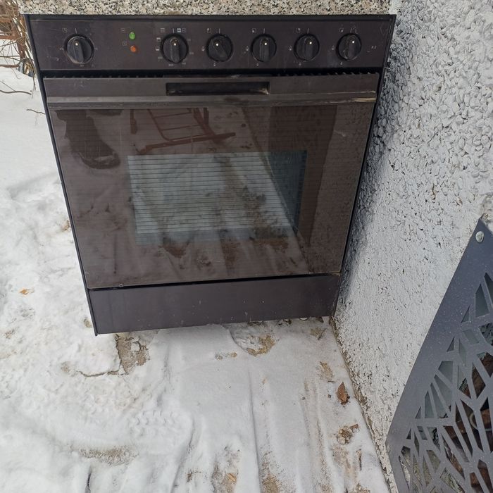 Продам газ плиту.