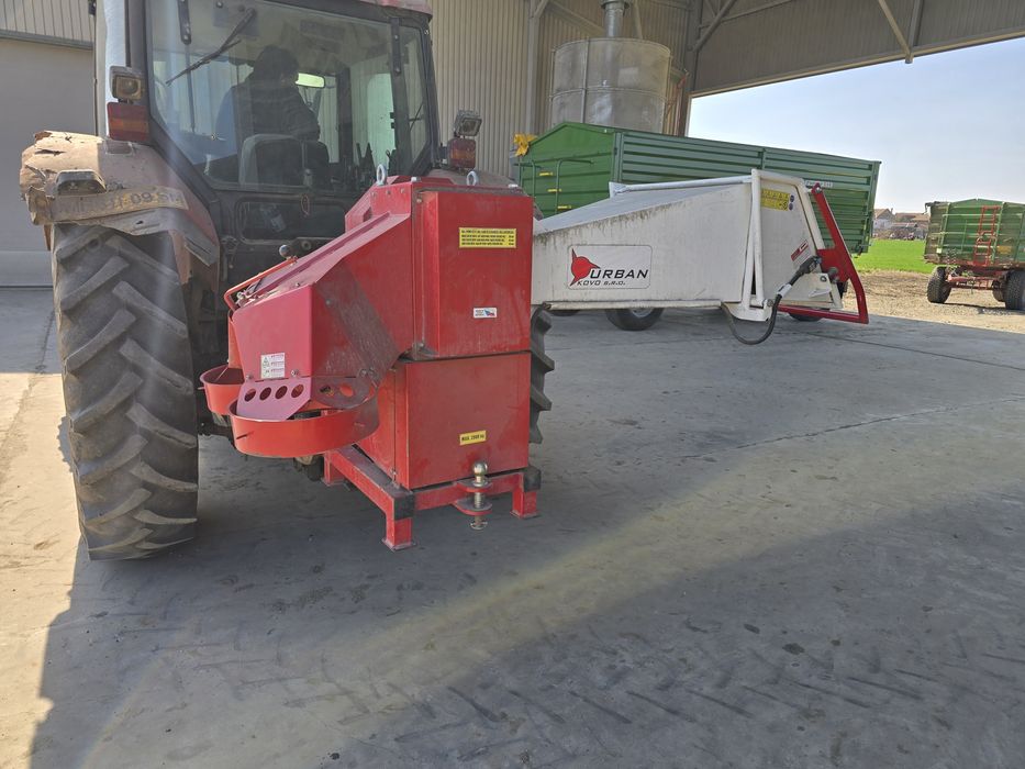 Tocator de crengi dupa tractor