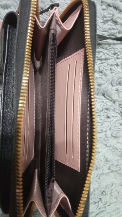 Borsetă tip portofel.