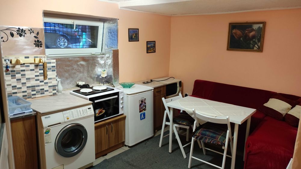 Дава се под наем Двустаен апартамент в Варна, Цветен квартал - 50 кв.м за 306 € - Снимка #2