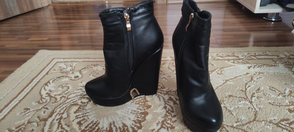 Продам Б/у женскую обувь