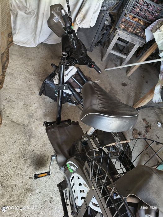 Vând piese schimb pentru bicicleta electrica Geeli .
