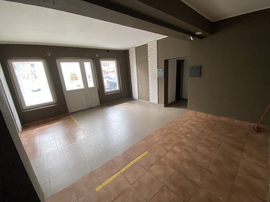 Spatiu comercial 220 mp