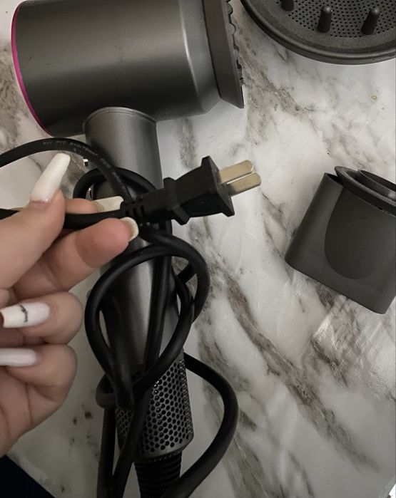 продаю фен от дайсон