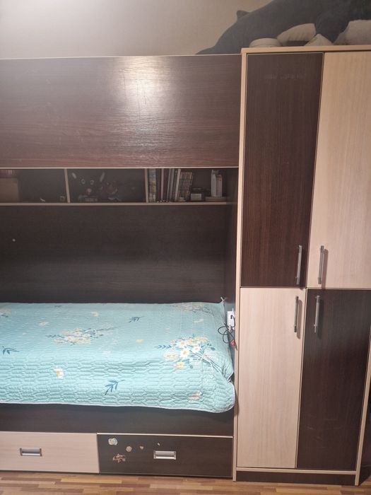 Продам двухъярусную кровать б/у