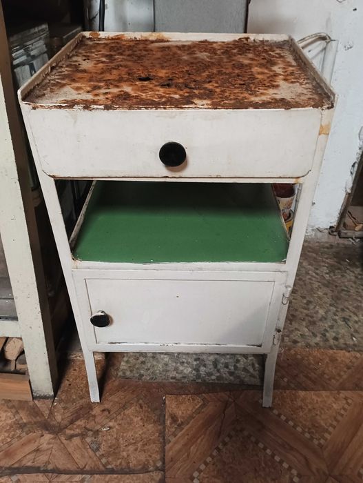 Стар винтидж шкаф