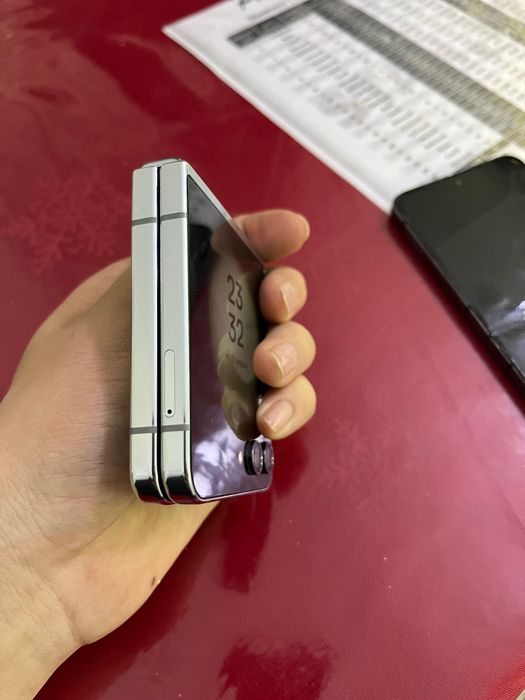 Samsung Galaxy Flip5