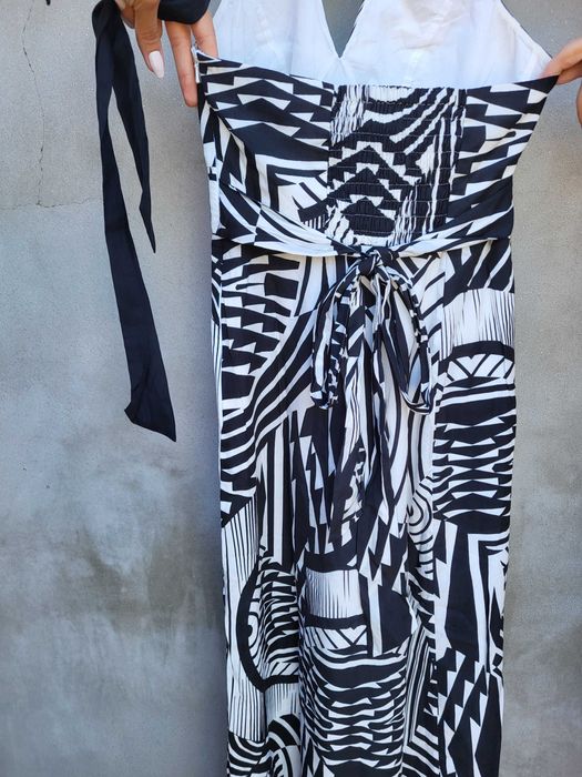 Дълга рокля с гол гръб