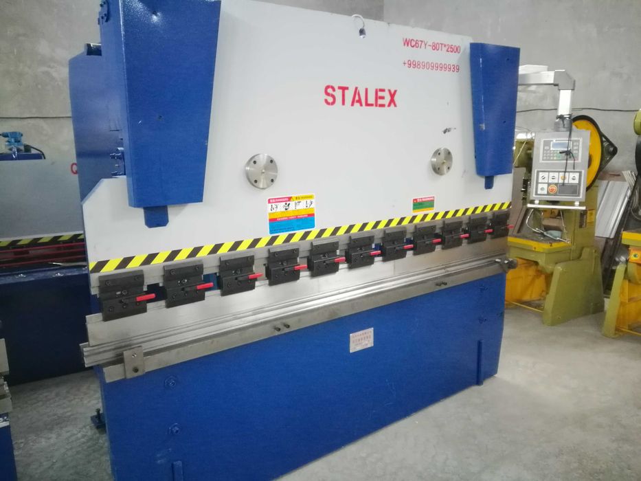 пресс гидравлический от 30 до 250 тонн.  ширина от 1.6 м до 3.6метров.