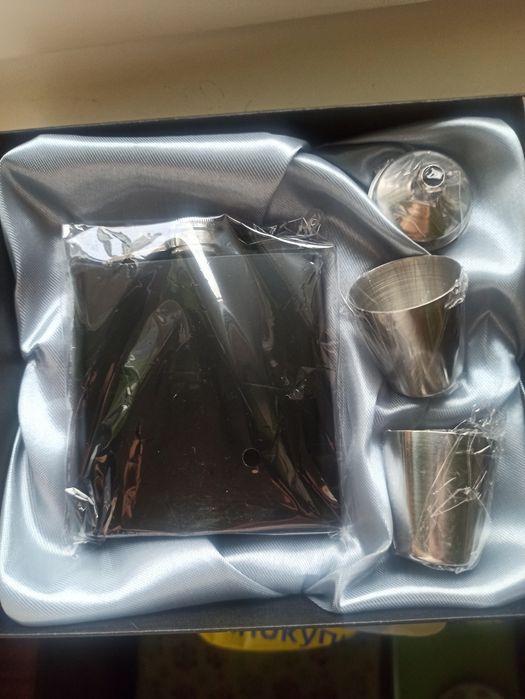 Продам винтажный набор (фляжка, воронка, 2-стопки)