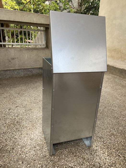 Продавам кучешка хранилка