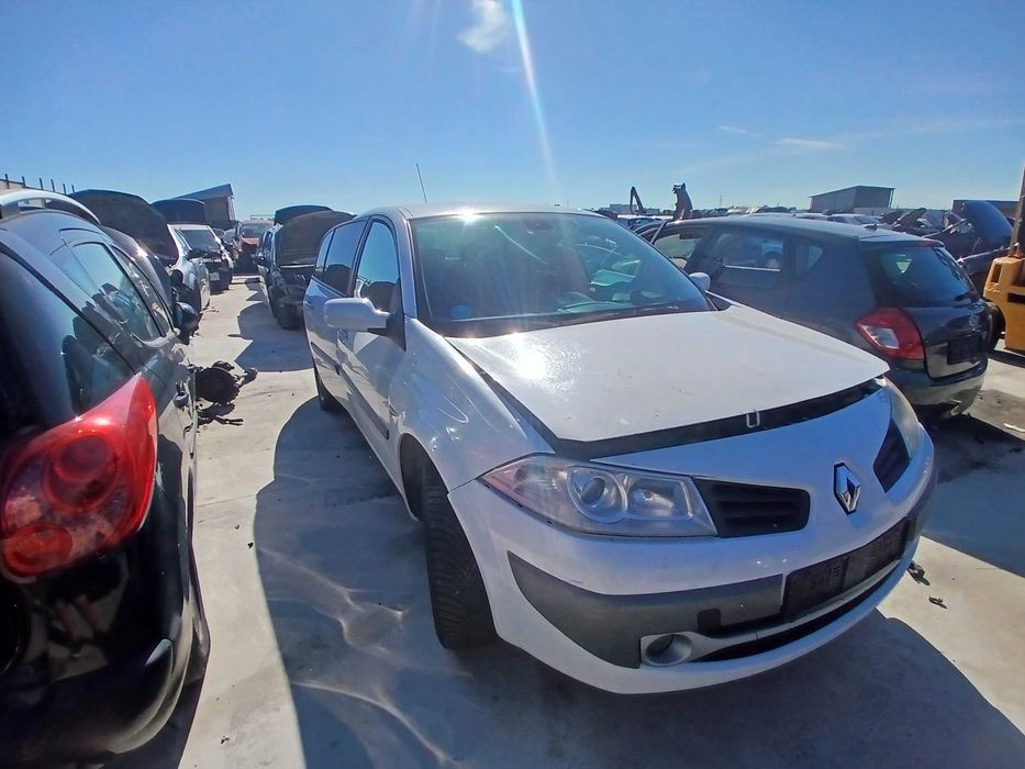 dezmembrez renault megane 2