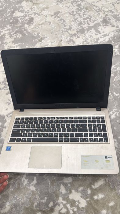 Ноутбук Asus.