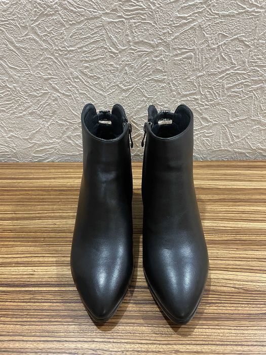 Распродажа обуви! Новая. Размер 36-37. Ботильоны, ботинки