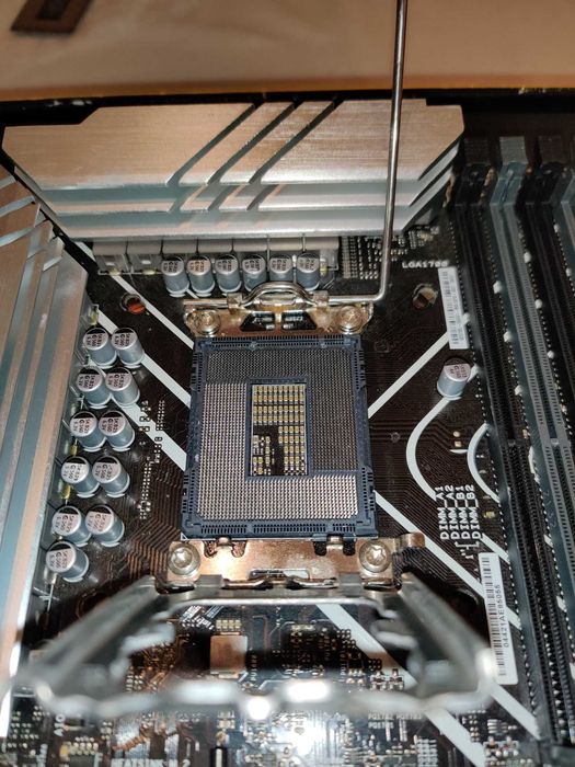 Дъно Asus Z690 P D4 (BIOS проблем)