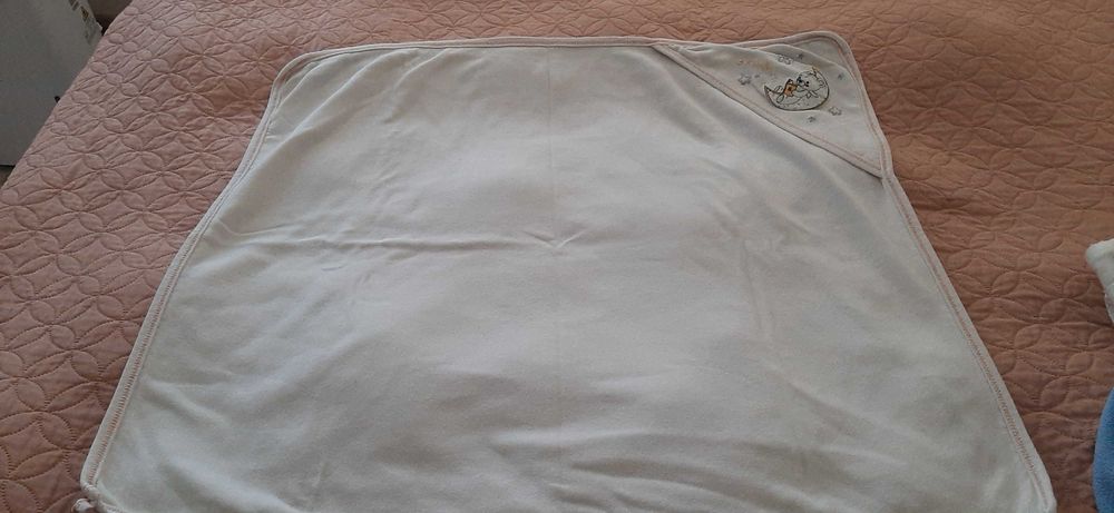 Бебешки одела, пелена и възглавница