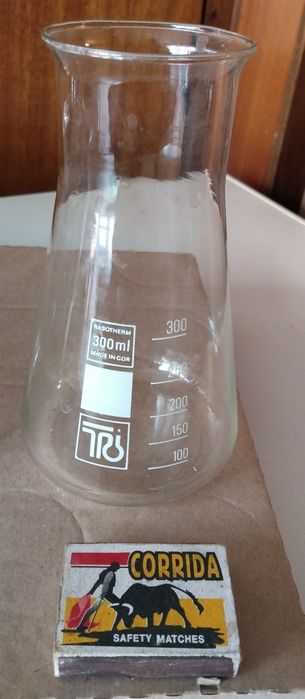 4 различни по грамаж стъклени колбички 150,250,300,400 милилитраl