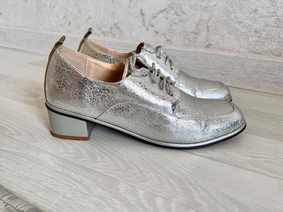 женская обувь серебристая