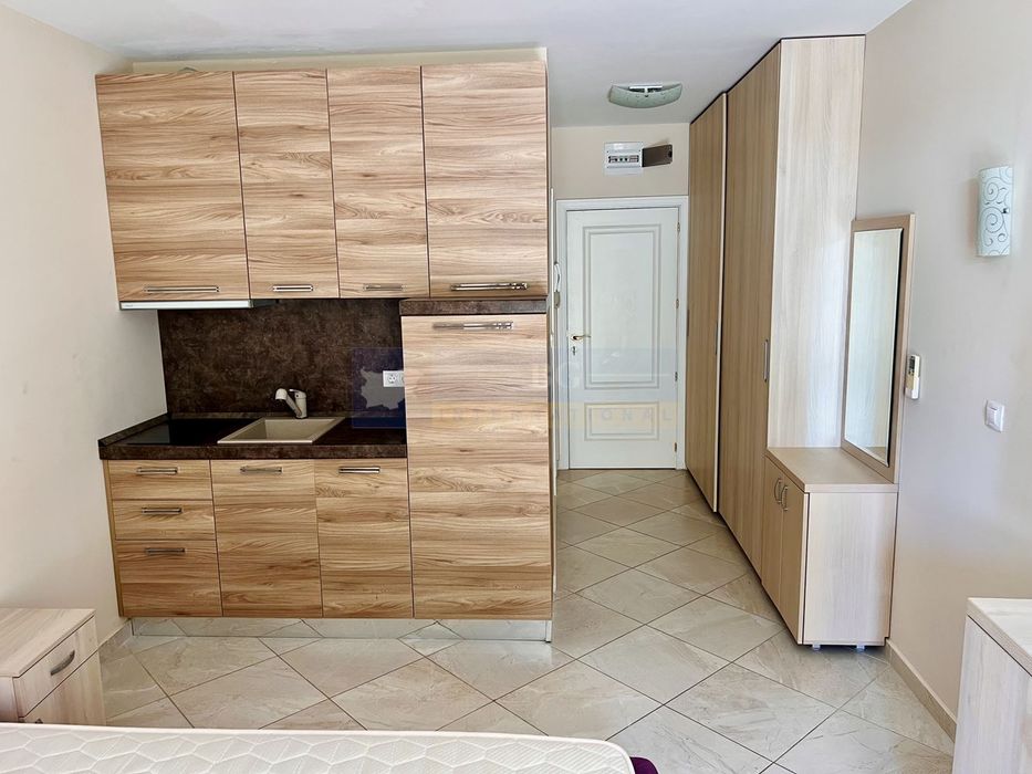 Комфортно студио в к-с на първа линия!