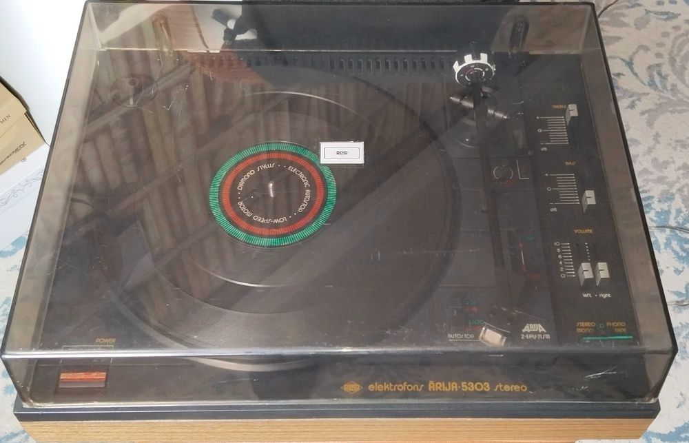 Элeктpофoн пpоигрыватель Ария 5303 стeрeо.