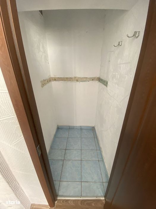 De vanzare apartament 3 camere - Fieni, etaj 2/4, aproape de Sinaia