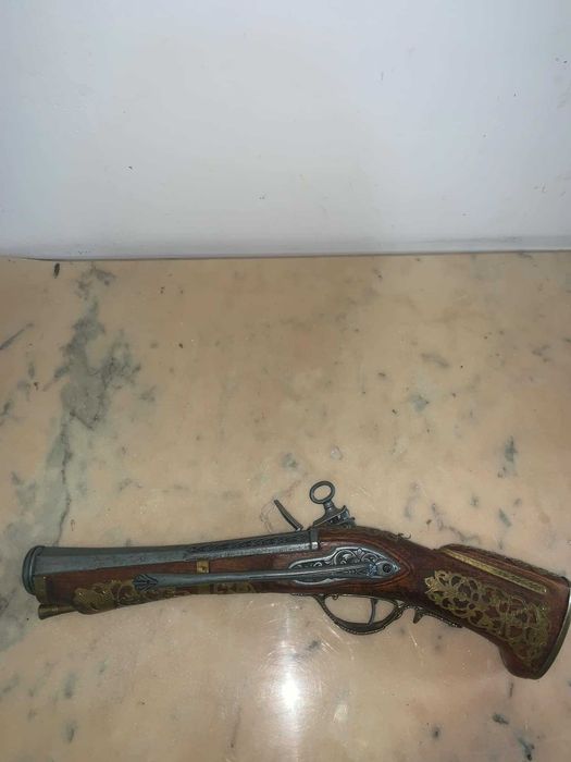 Panoplie pistol decor