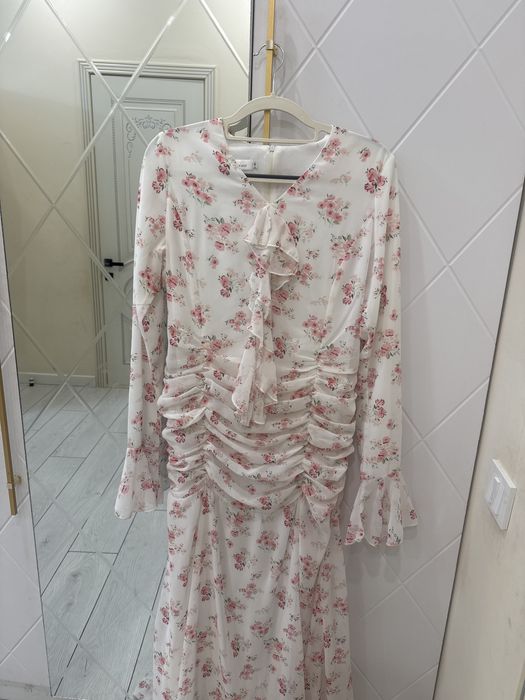 Легкое летнее платье в цветочек