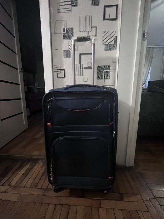 Чемодан на колесиках