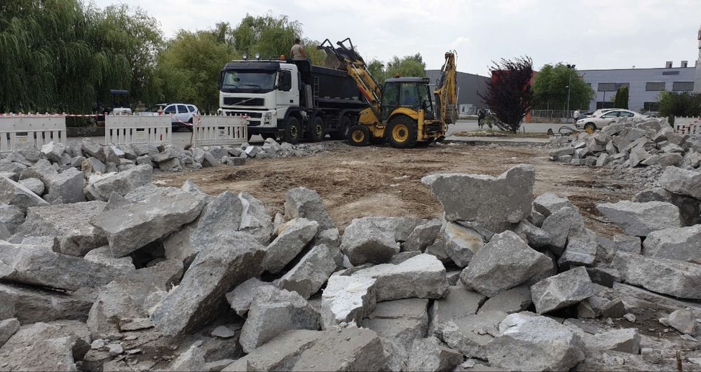 Pregatim apartamente pentru renovare,Spargem gresie,faianta,sapă,beton