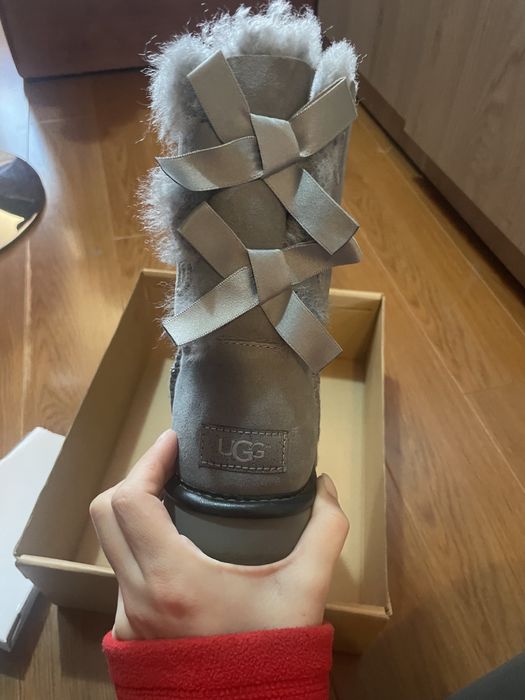 Vand UGG gri marimea 38