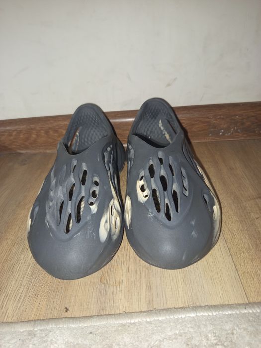 Продаю кроксы foam runner