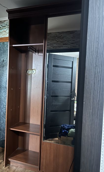 Продам шкаф в прихожую