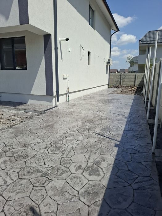 Beton amprentat decorativ,beton periat, beton simplu, tencuiala amprentata, fațade, garduri  socluri amprentate