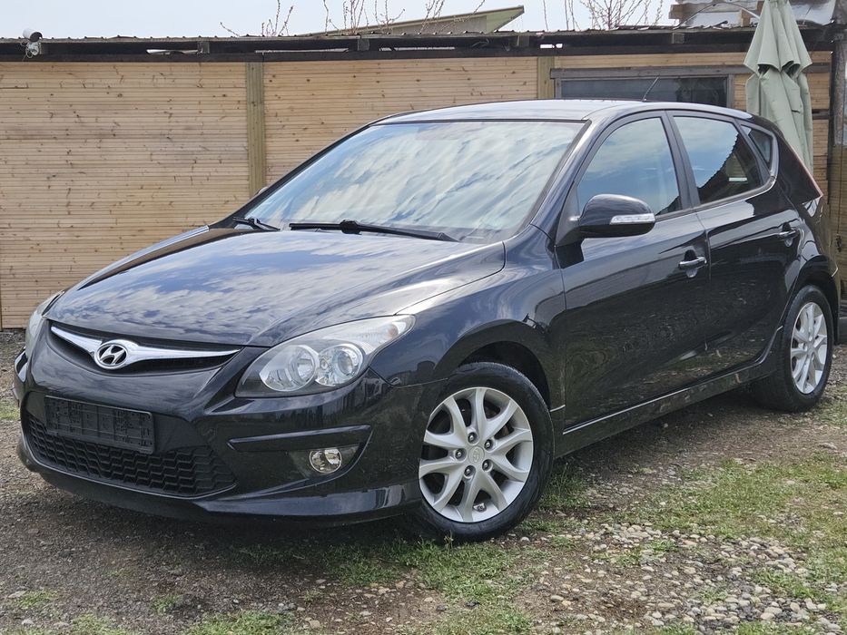 Hyundai i30 1.6 CRDi 2011 Euro 5 Incalzire scaune  Semi piele Climatronic AC Jante aliaj r16 Diesel consum mic hatchback oglinzi electrice  comenzi vo
