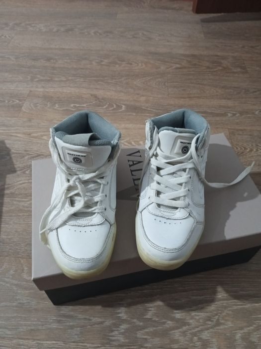 Продам кожанные кроссовки 34рр.