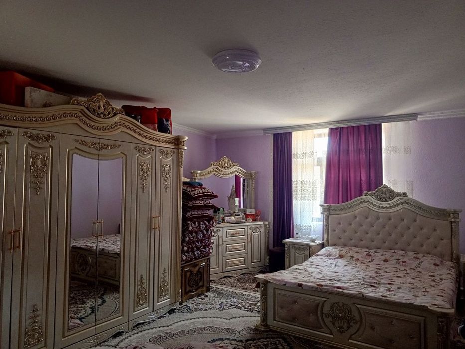 Uy sotiladi srochna yunsobod tumani xasanboy 5tor 8 uy