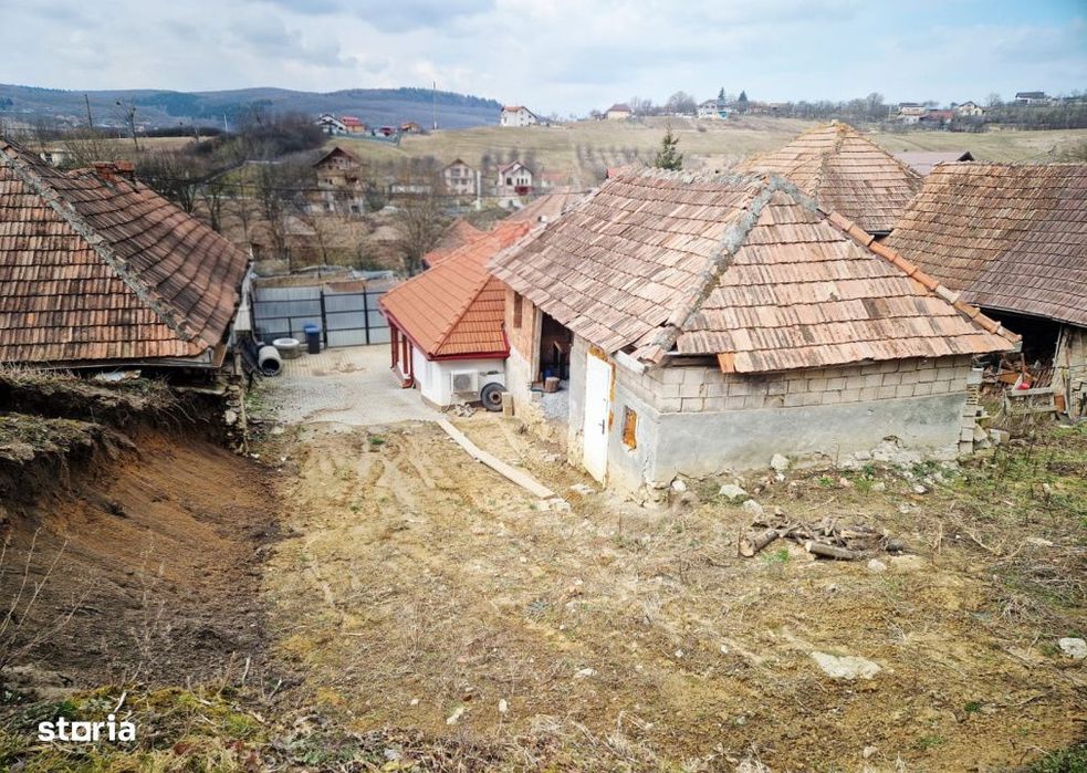 Casa la tara, la 30 min de Cluj – renovata, livada pe rod si teren 1